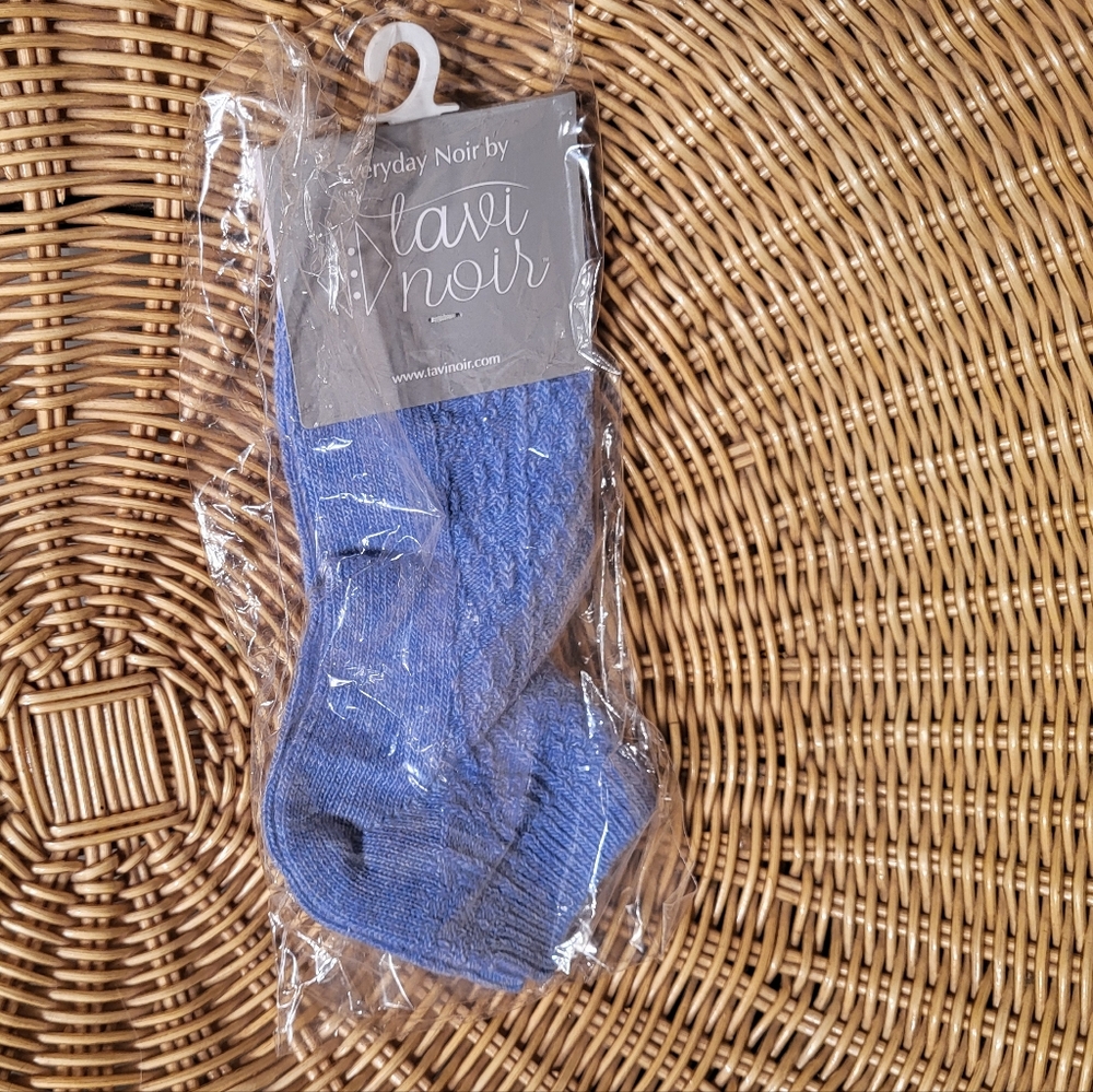 SAVE 15% FREE TAVI NOIR Blue cable knit ladies wool socks one size NWT ankle